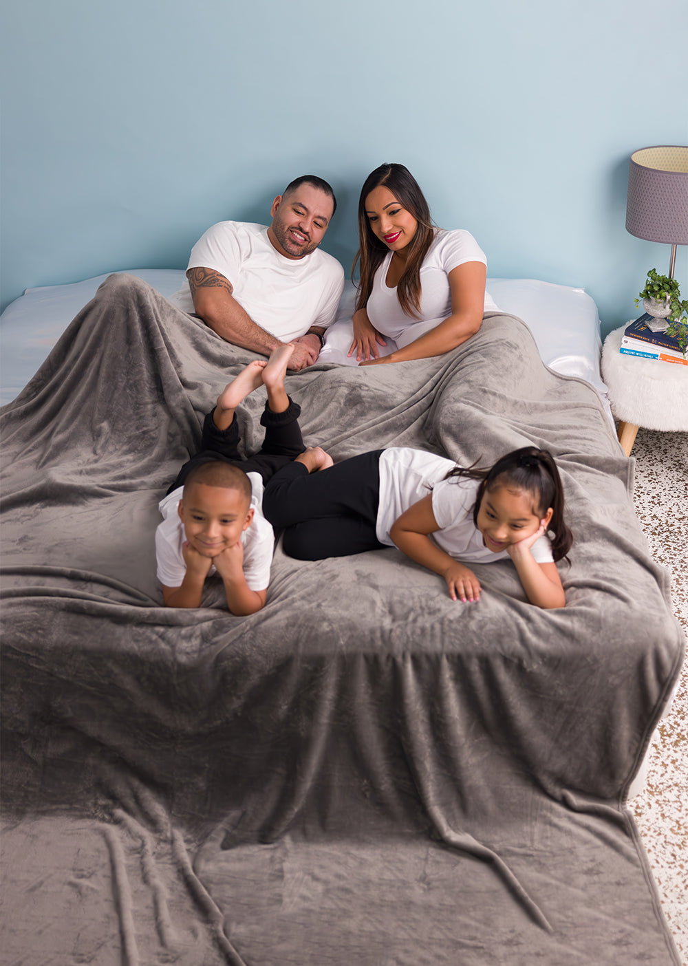 The Comfy Dream Big Blanket Gray