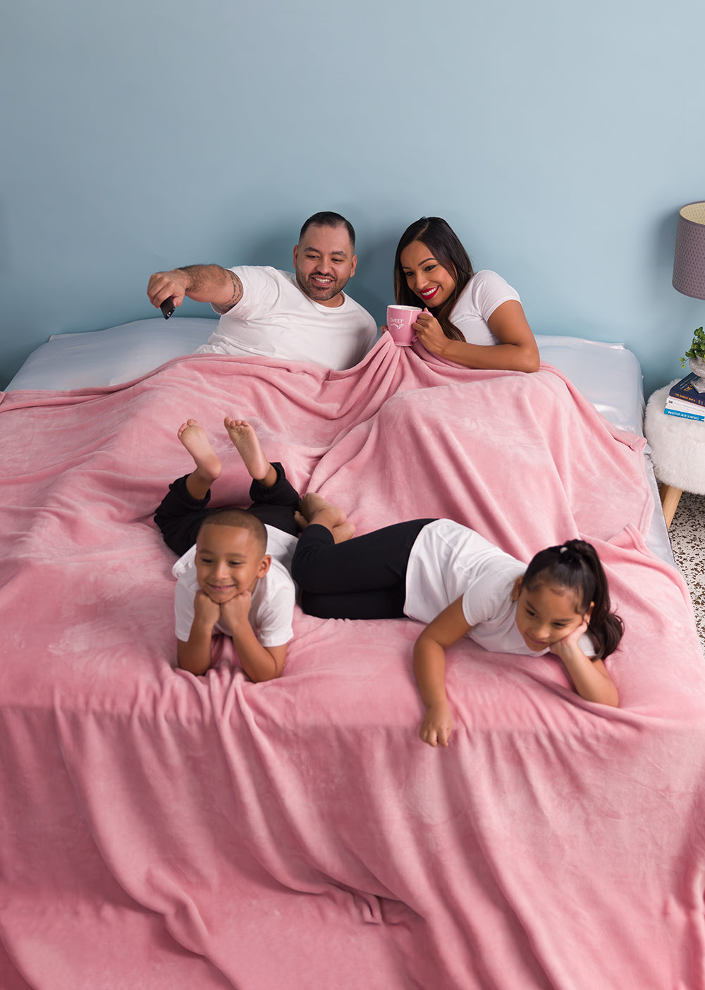 The Comfy Dream Big Blanket Blush