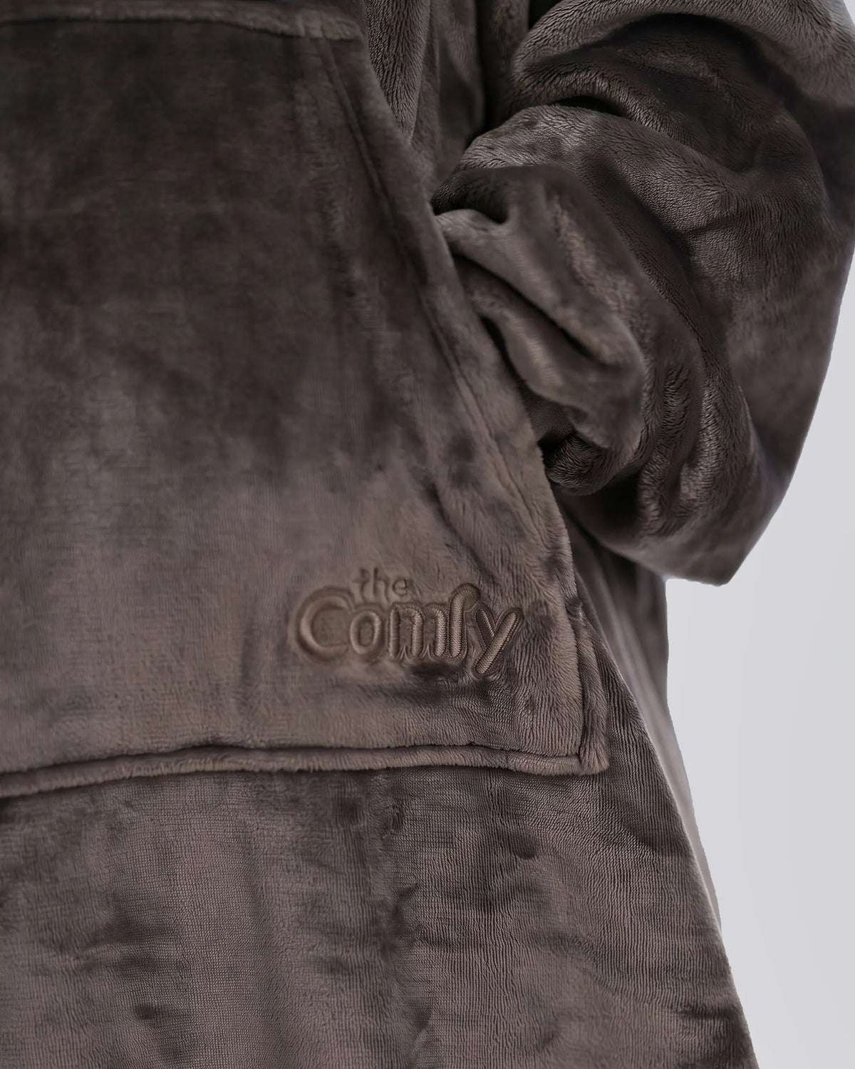 Close-up of The Dream Long in Dark Gray showing DreamHaven™ fabric, the front pocket, and tonal Comfy embroidery.