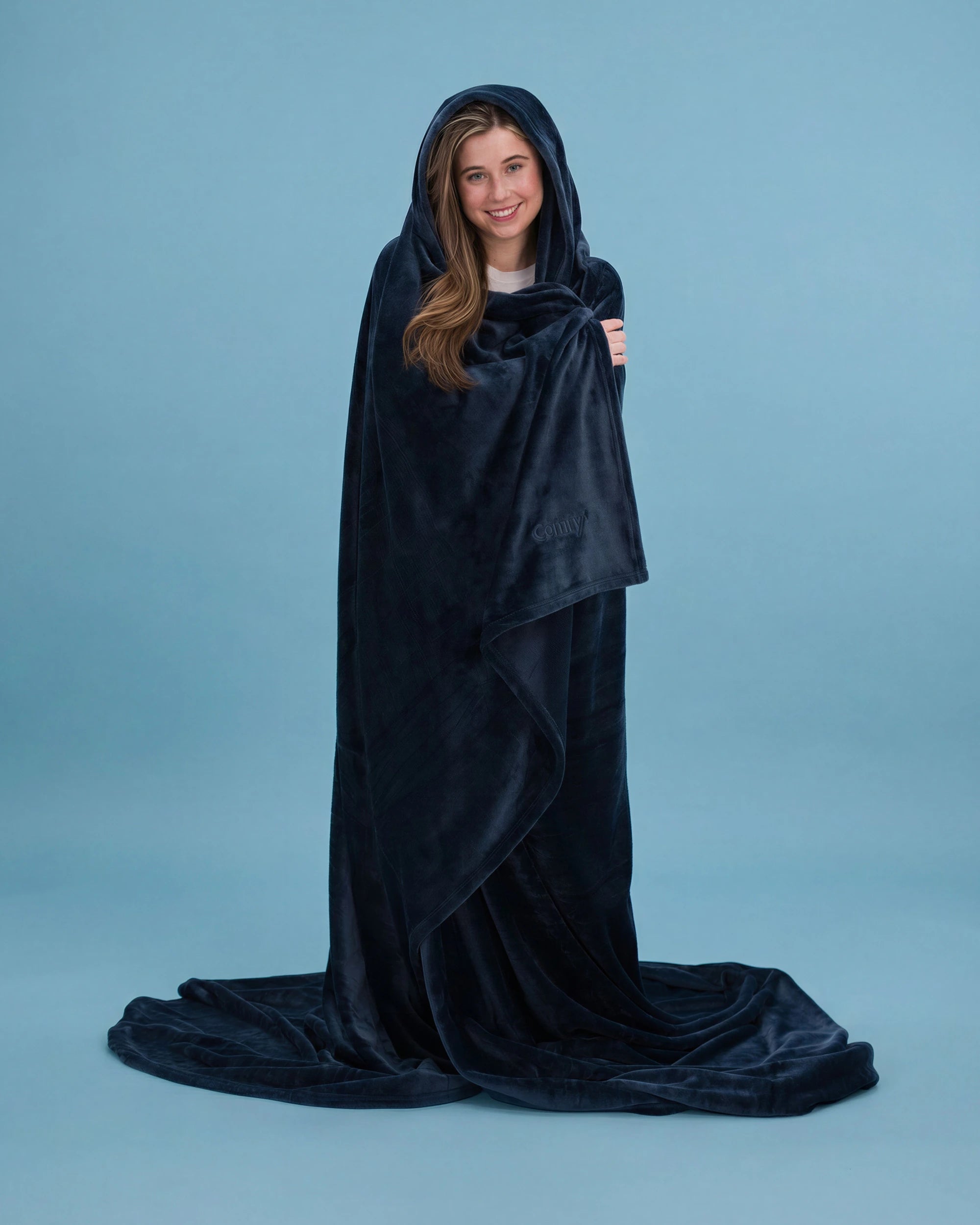 Sometimes comfort is all you need. The Big Blanket in Blue wraps you in ultra-soft warmth from head to toe, creating a cozy retreat for reading, relaxing, or unwinding after a long day.