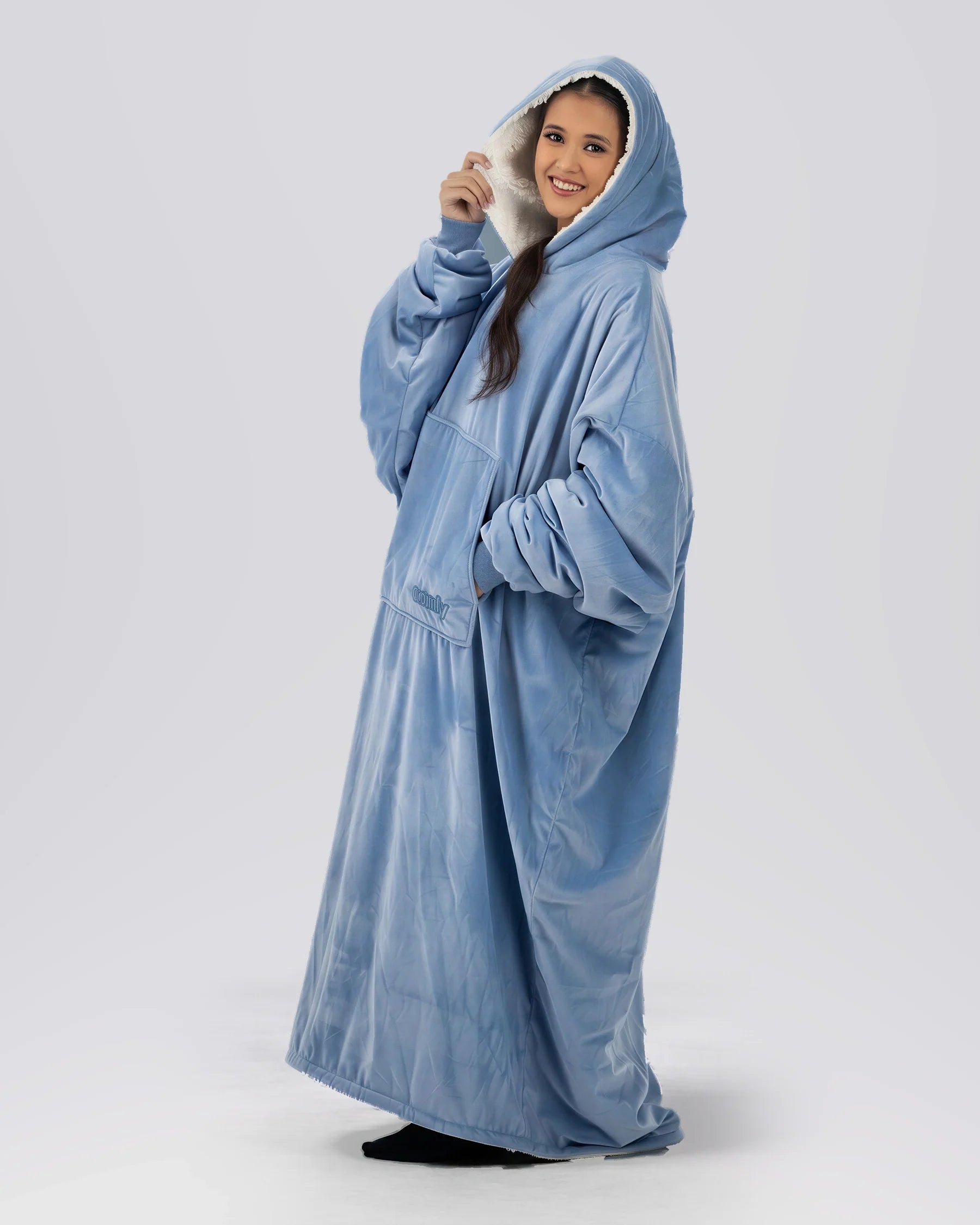 Side view of The Original Long in Serenity Blue featuring the ultra-soft Velveluxe™ exterior and cozy CloudSherpa™ lining, designed for extra warmth and relaxation.
